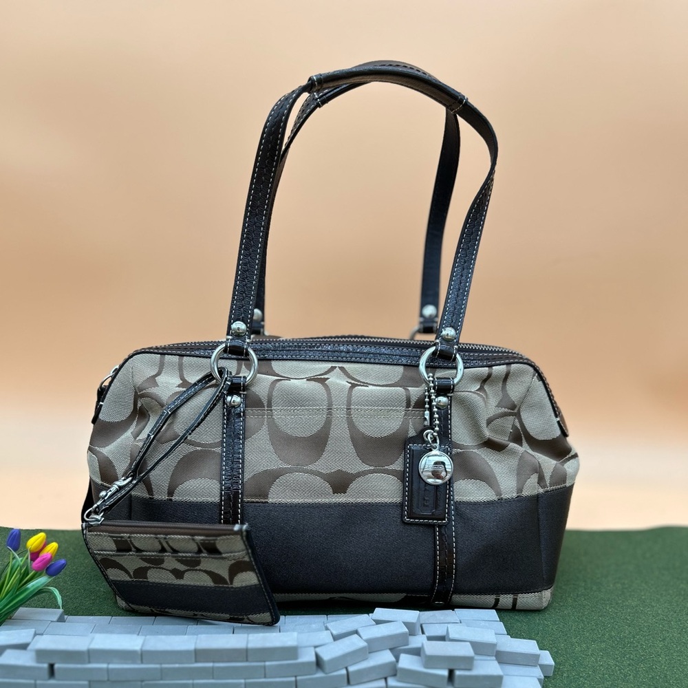 Coach signature vintage medium barrel mini